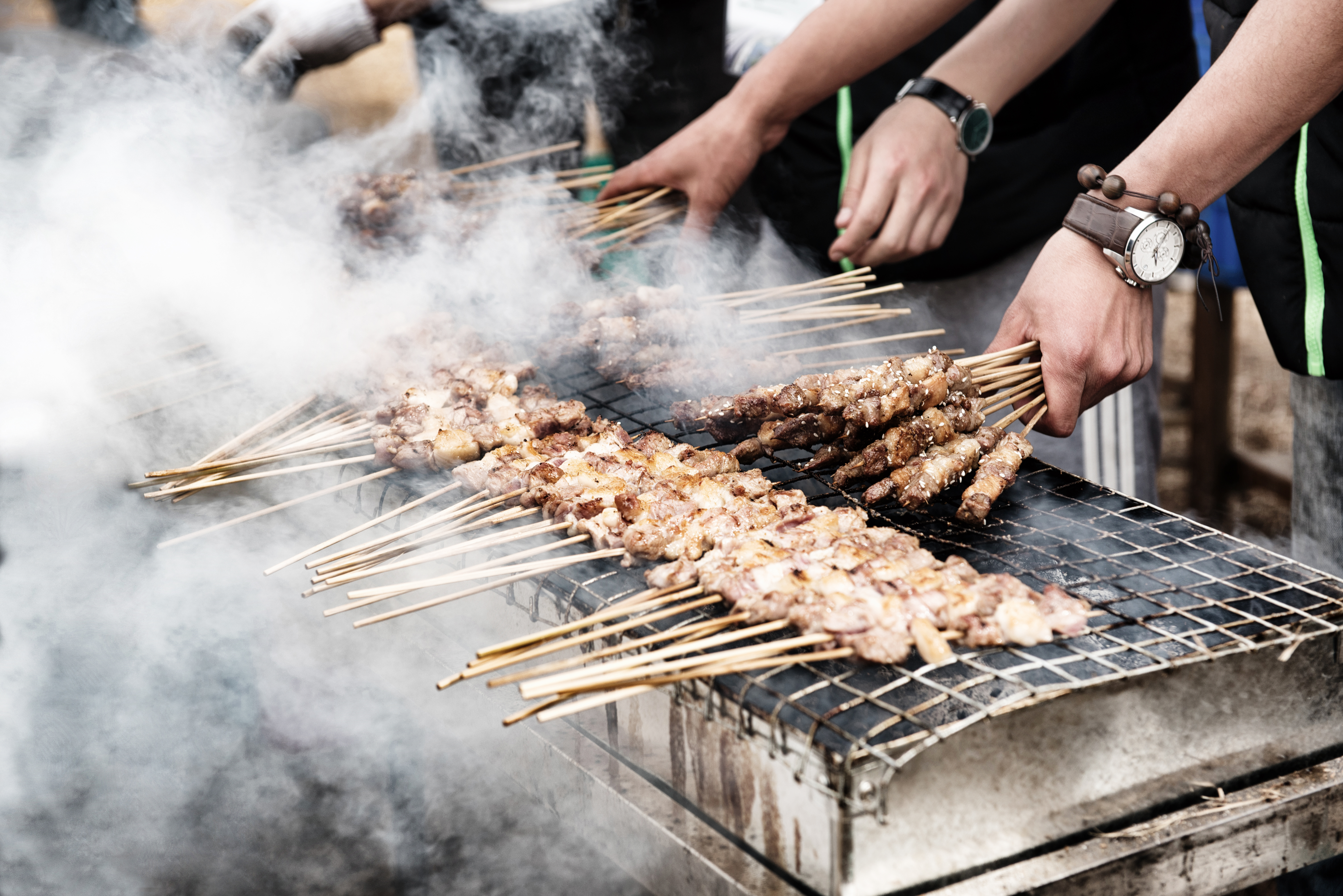 攝圖網(wǎng)_500620127_烤羊肉串（企業(yè)商用）.jpg